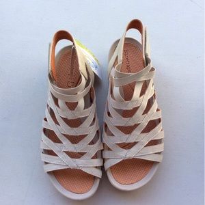 Bare traps sandals